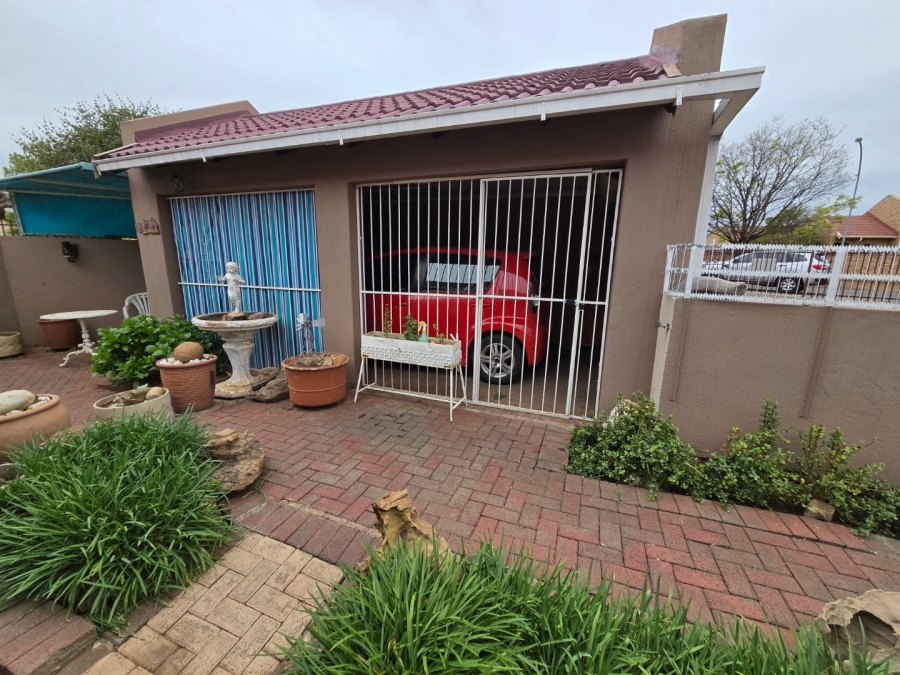 2 Bedroom Property for Sale in Uitsig Free State